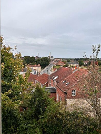 3 Bedroom Terraced House To Rent In Spring Hill, Tadcaster, LS24