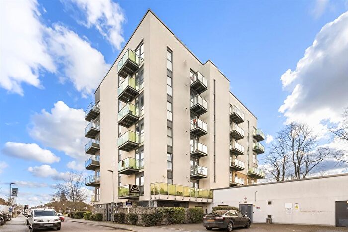 3 Bedroom Flat For Sale In Academy Way, Dagenham, RM8