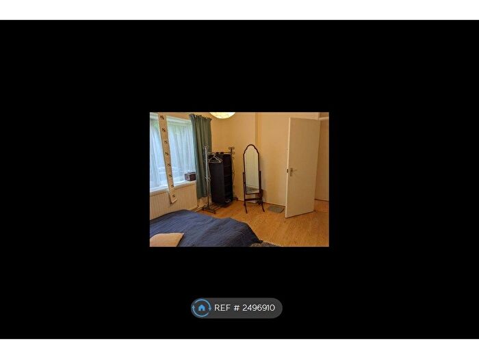 2 Bedroom Flat To Rent In Bardwell Court, St. Albans, AL1