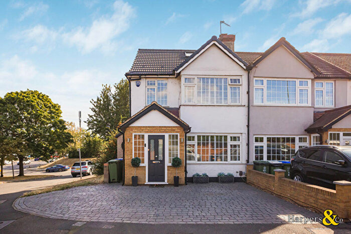 4 Bedroom Terraced House For Sale In Park Mead, Sidcup, DA15