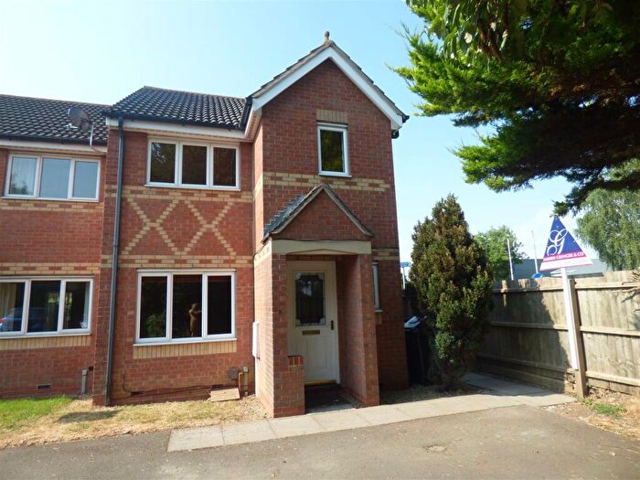 3 Bedroom End Of Terrace House To Rent In Thatch Meadow Drive, Market Harborough, LE16