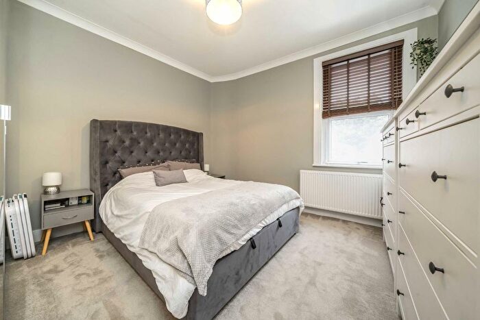 2 Bedroom Flat To Rent In Chapter Road, London, NW2
