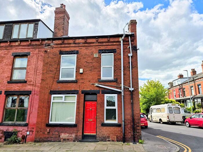 2 Bedroom End Of Terrace House For Sale In Stanmore Hill, Leeds, LS4