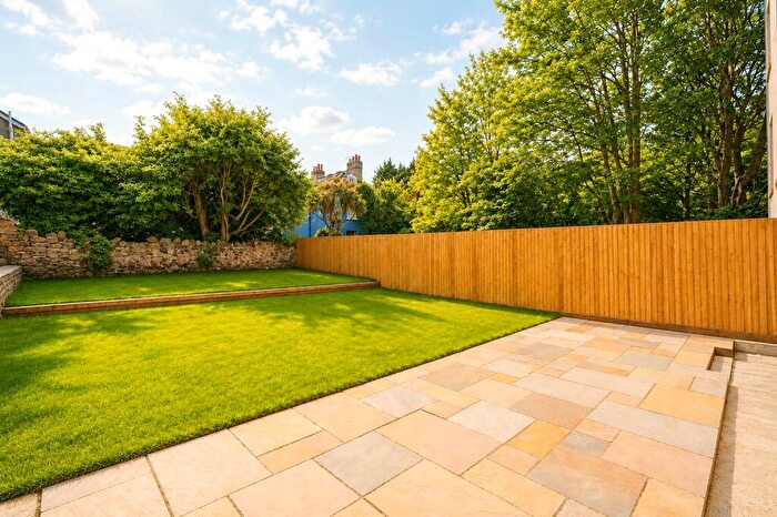 2 Bedroom Apartment For Sale In Chertsey Road, Bristol, BS6