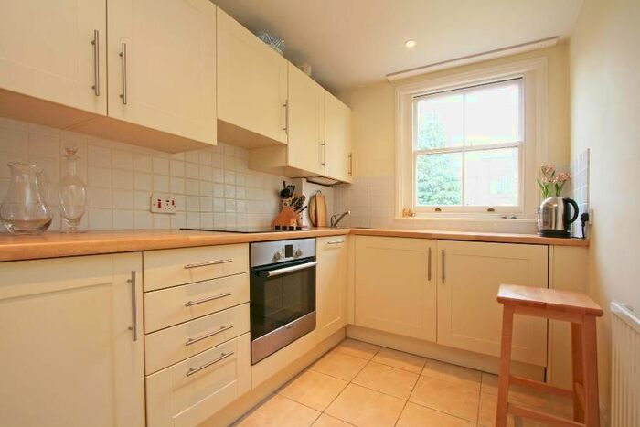 1 Bedroom Flat To Rent In Hill Rise, Richmond, TW10