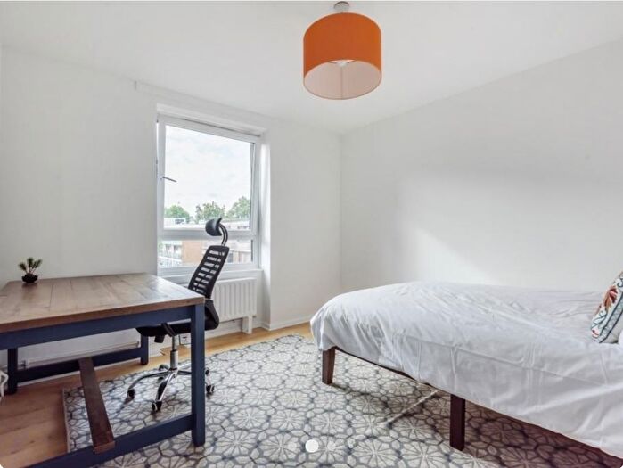 2 Bedroom Flat To Rent In (Some Bills Included) Stanswood Gardens, Camberwell (Zone ), London, SE5