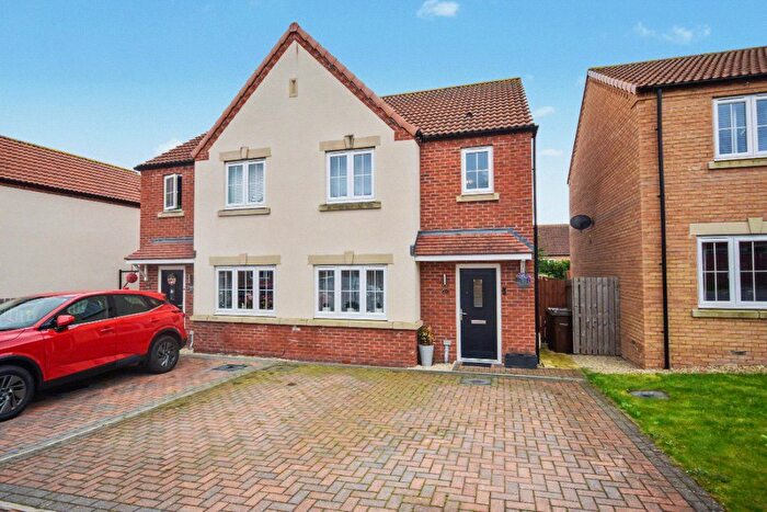 3 Bedroom Semi Detached House For Sale In Haywood Drive, Wakefield, West Yorkshire, WF1