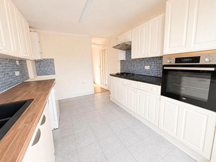2 Bedroom Terraced House For Sale In Ferndale Road, Swindon, SN2