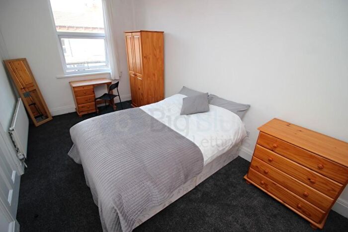 5 Bedroom House To Rent In Cardigan Lane, Leeds, LS4