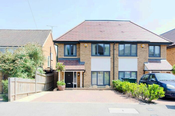 5 Bedroom Semi-Detached House To Rent In Crescent Road, New Barnet, Barnet, EN4