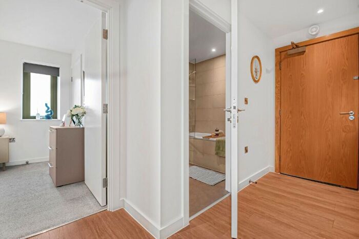 2 Bedroom Apartment To Rent In Tilling Courtyard, Weldale Street, Reading, RG1