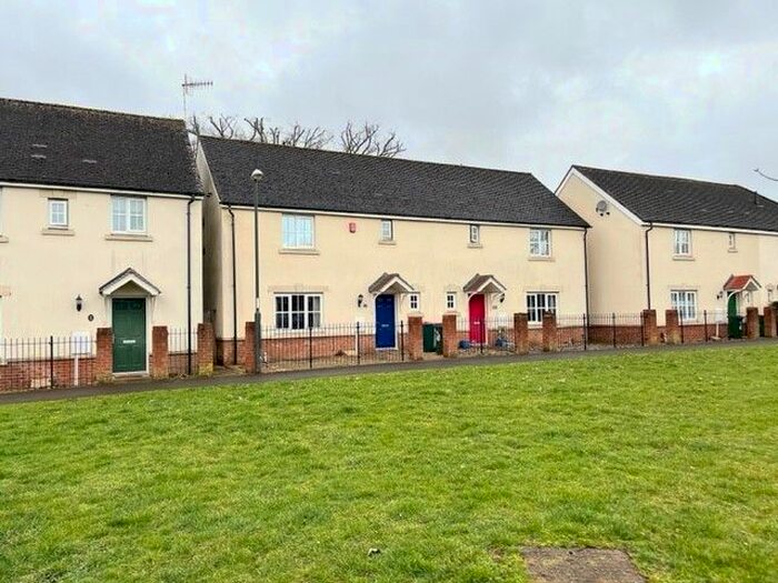 3 Bedroom Property To Rent In Trist Way, Ifield, Crawley, RH11