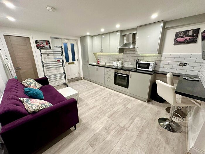 1 Bedroom Flat To Rent In Grange Avenue, Chapeltown, LS7