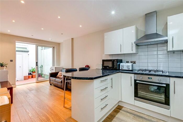 2 Bedroom Flat To Rent In Notting Hill Gate, London, W11