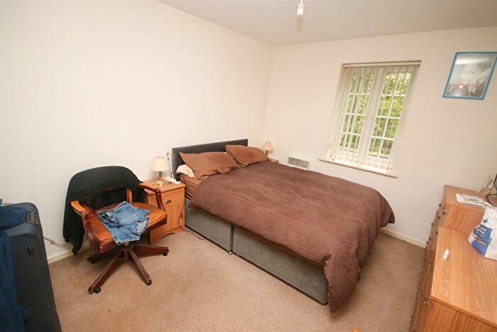 1 Bedroom Flat For Sale In Langcliffe Place, Stoneclough, Radcliffe, M26