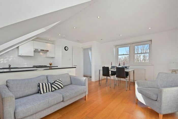 3 Bedroom Maisonette To Rent In Dunraven Road, Shepherds Bush, London, W12