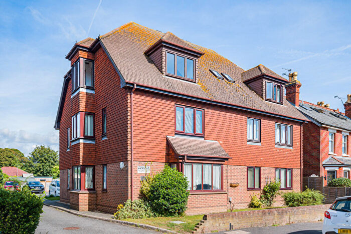 3 Bedroom Apartment For Sale In Arnella Court, Farnborough, GU14