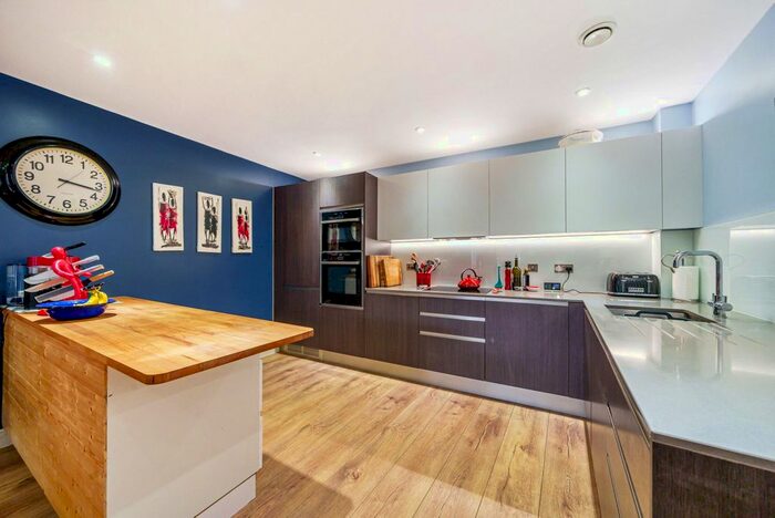 2 Bedroom Flat To Rent In Leapale Lane, Guildford, GU1