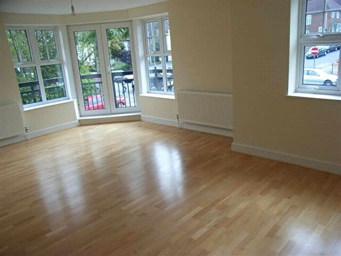 2 Bedroom Apartment To Rent In Flat Henrietta House, Station Road, New Barnet, Herts, EN5