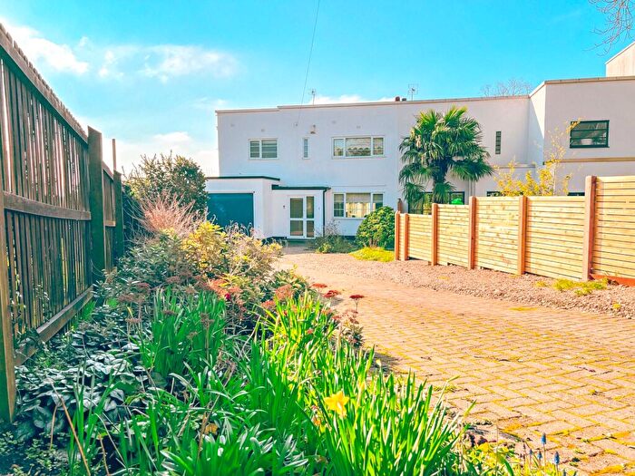 3 Bedroom Semi Detached House For Sale In Leicester Road, Oadby, LE2