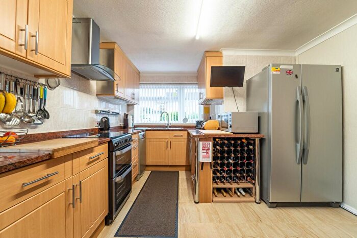 2 Bedroom Semi-Detached Bungalow For Sale In Raewood Avenue, Hawarden, CH5