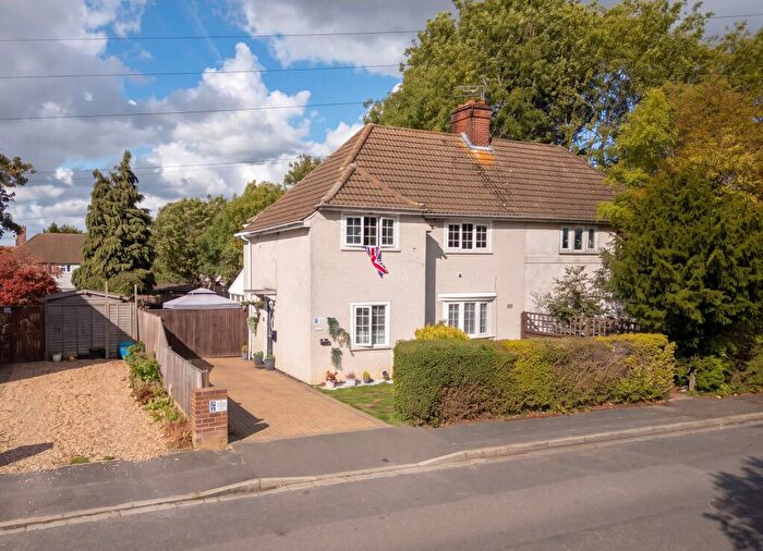 3 Bedroom Semi-Detached House For Sale In Hampden Road, Aylesbury, HP21