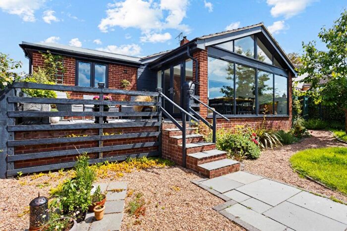 3 Bedroom Detached Bungalow For Sale In Macklin Close, Hungerford, Berkshire, RG17