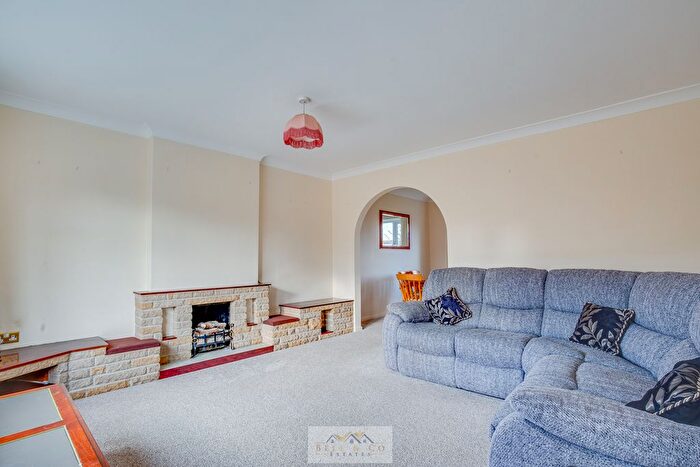 3 Bedroom Detached House For Sale In Fern Close, Eckington, Sheffield, S21