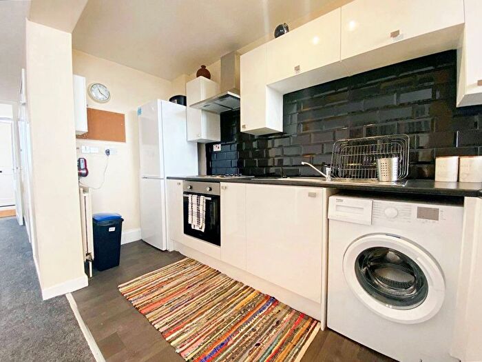 3 Bedroom Flat For Sale In Kenilworth Court, Washington, NE37