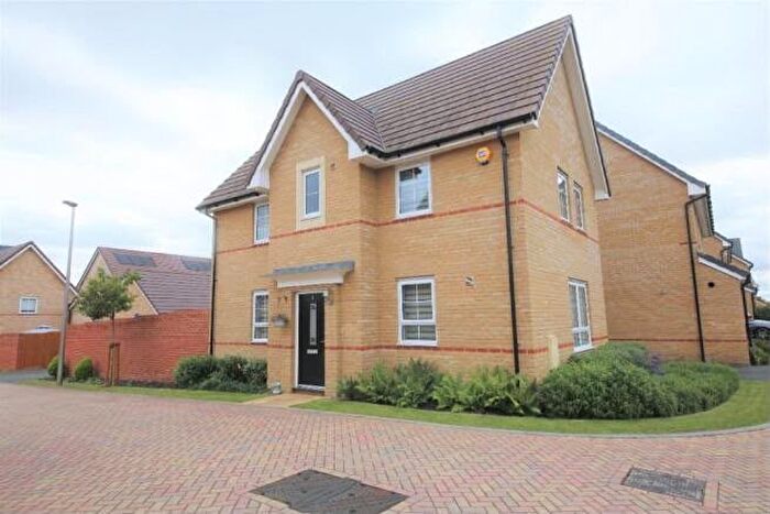 3 Bedroom Detached House For Sale In Alwoodley Close, Stanford-Le-Hope, SS17