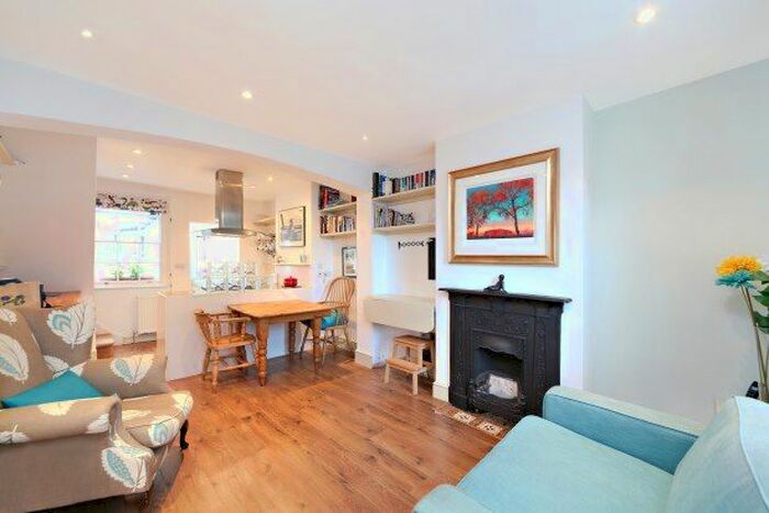 2 Bedroom Cottage To Rent In Lancaster Cottages, Richmond, TW10