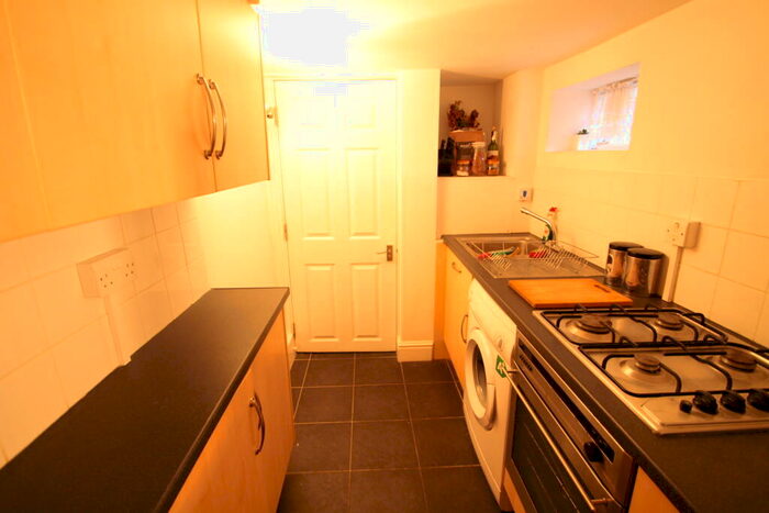 1 Bedroom Flat To Rent In Park Hill, Bickley, BR1