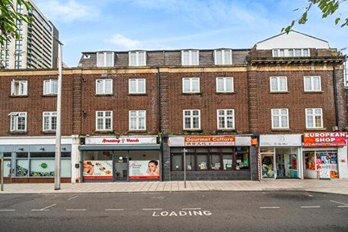 2 Bedroom Flat To Rent In Chapel Street, Woking, GU21