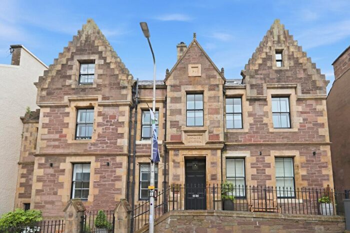 1 Bedroom Flat To Rent In King Street, Crieff, Perthshire, PH7