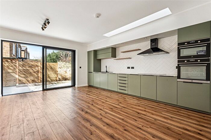 4 Bedroom Property To Rent In Cavendish Road, London, SW12