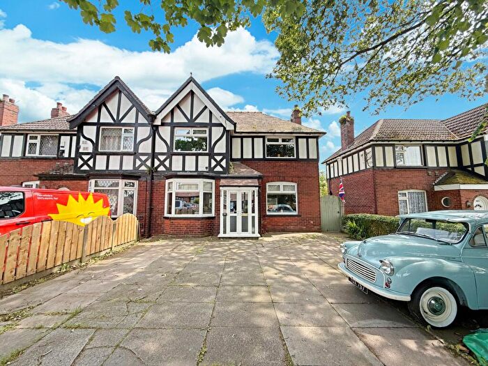 3 Bedroom Semi-Detached House For Sale In Wigan Road, Bolton, BL3