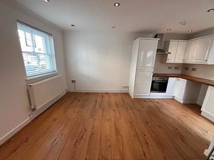 1 Bedroom Detached House To Rent In Farm Road, Hove, BN3