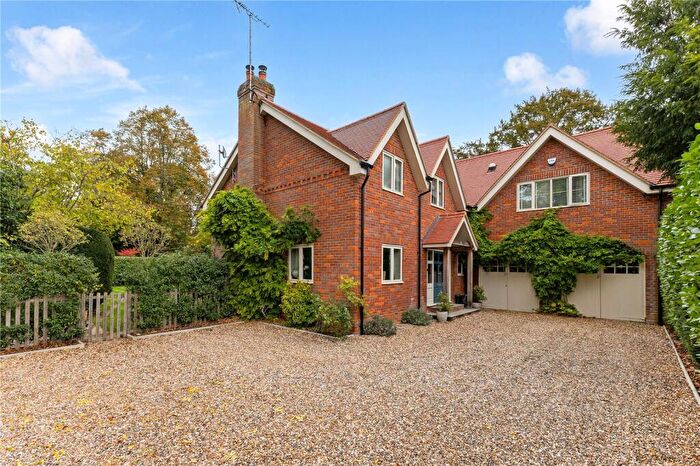 4 Bedroom Detached House For Sale In Berries Road, Cookham, Berkshire, SL6
