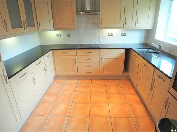 2 Bedroom Flat To Rent In Blagdens Lane, Southgate, N14