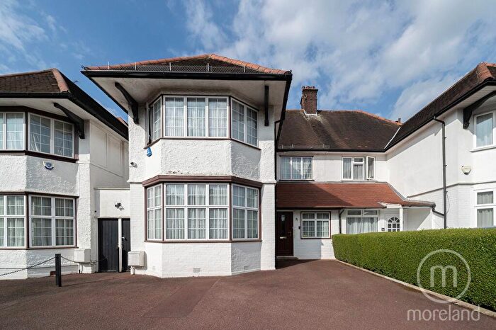 4 Bedroom Semi-Detached House For Sale In The Ridgeway, Golders Green, NW11