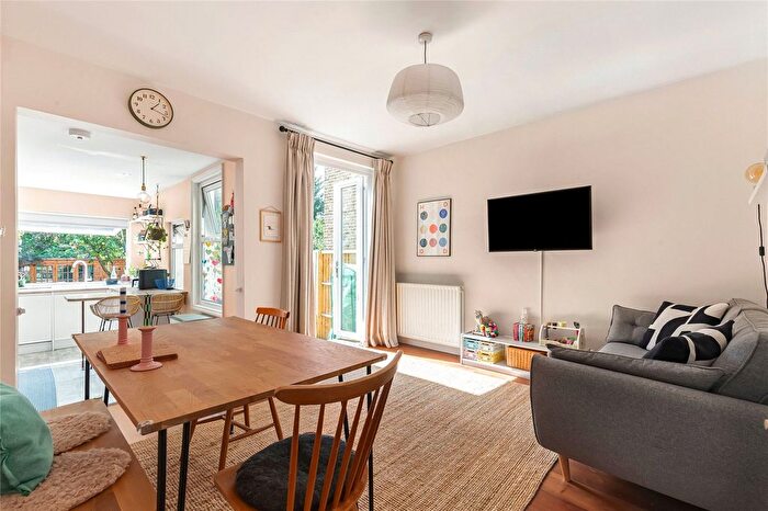 3 Bedroom Terraced House For Sale In Fallsbrook Road, Furzedown, SW16