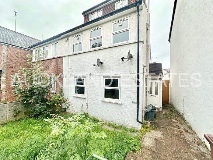 4 Bedroom Semi-Detached House To Rent In Hatfield Road, Potters Bar, EN6