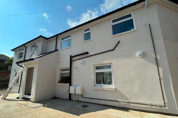 1 Bedroom Flat To Rent In Weeks Road, Ryde, PO33