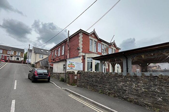 1 Bedroom Flat To Rent In Flat Newbridge Con Club, High Street, Newbridge, NP11