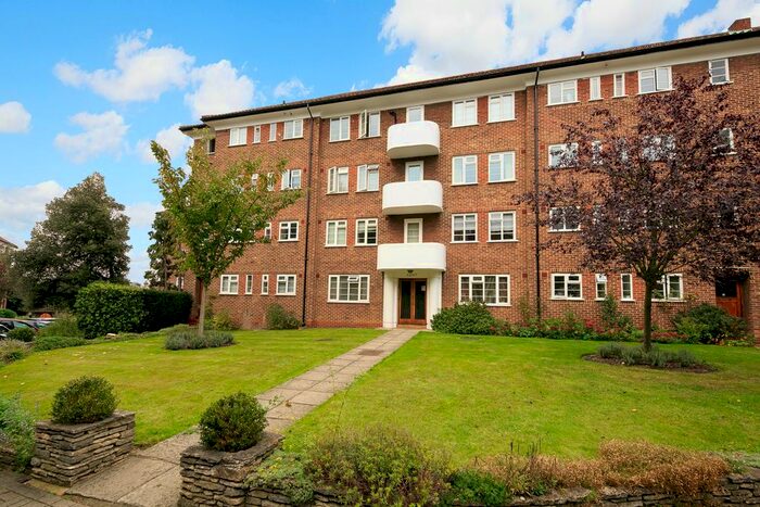 2 Bedroom Flat To Rent In Courtlands, Sheen Road, Richmond, TW10