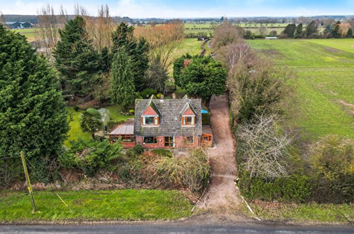 3 Bedroom Country House For Sale In Cawood Common, Selby, YO8