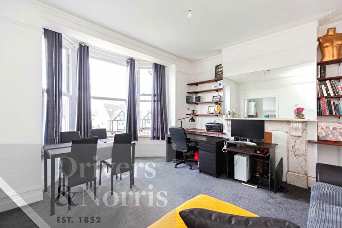 2 Bedroom Apartment To Rent In Alexandra Grove, Finchley, London, N12