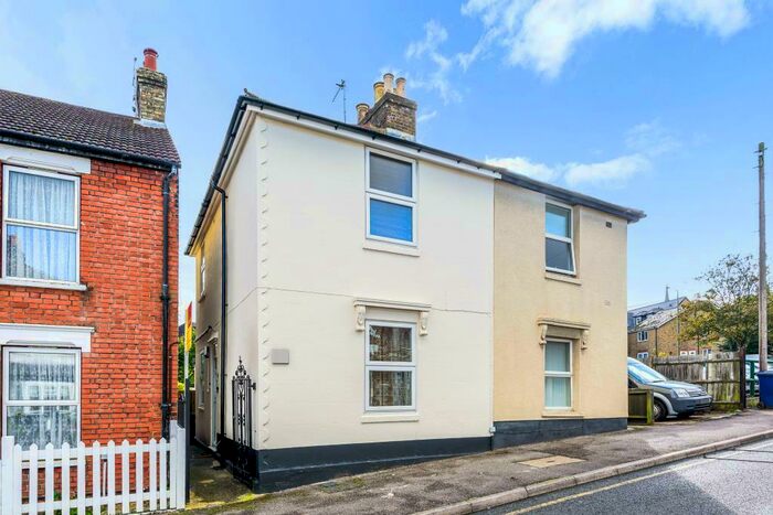 3 Bedroom Semi-Detached House To Rent In Moxon Street, Barnet, EN5