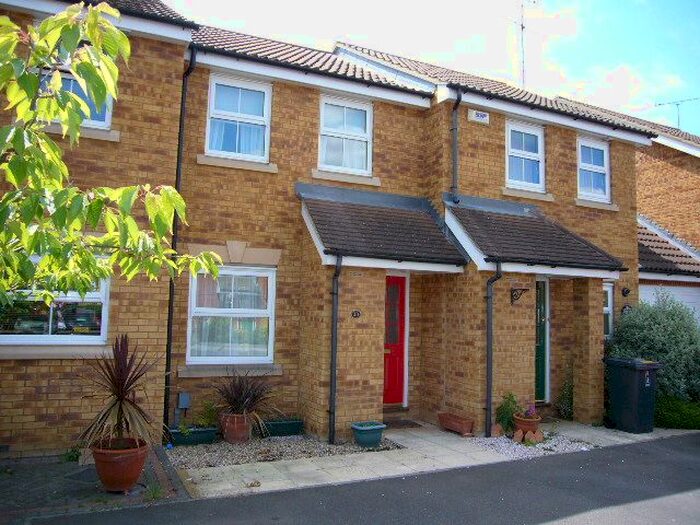 2 Bedroom Terraced House To Rent In Wraysbury Close, Luton, LU4