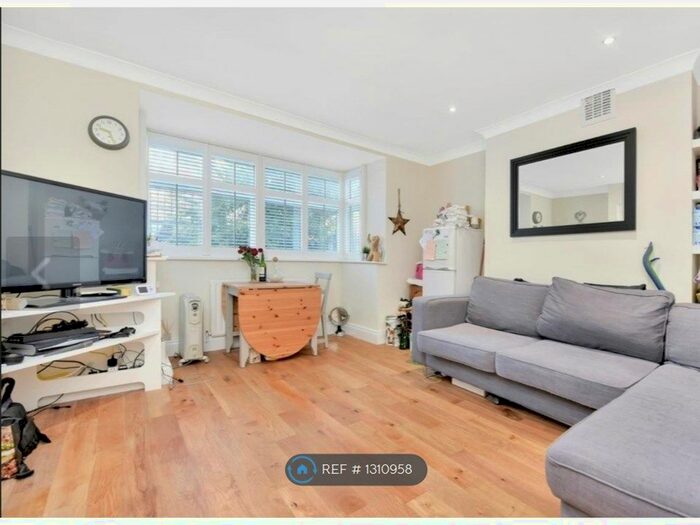 2 Bedroom Flat To Rent In Lordship Lane, London SE22